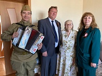 Тюменские ветераны принимают поздравления с наступающим Днем Победы