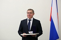Владимир Якушев поздравил тюменцев с Днем области
