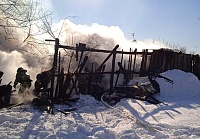 На улице Волгоградской пожарные защитили от огня деревянные дома