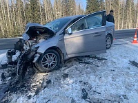 В ДТП на трассе Тюмень - Ханты-Мансийск погиб пассажир выехавшей на встречку легковушки