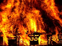 На Ямале в дачном поселке в пожаре погибли три человека