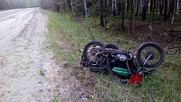 Мотоциклист без документов и шлема погиб, опрокинувшись в кювет