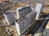 В первой очереди жилого комплекса на Чаркова завершается монтаж лифтов